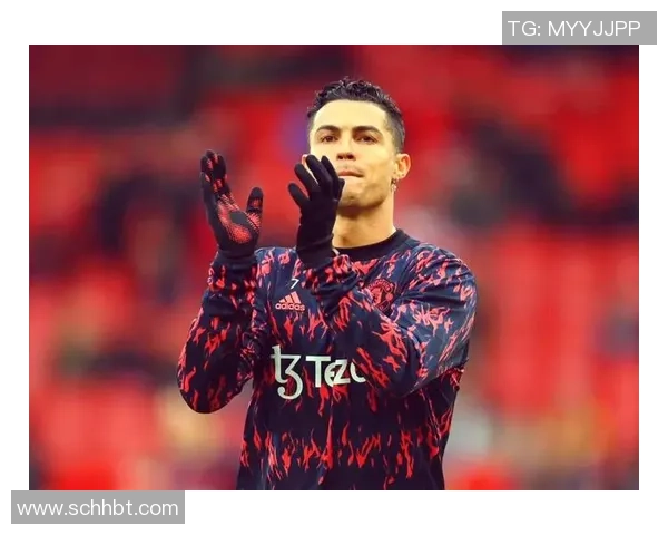 探讨足球明星C罗独特头型背后的时尚与个性魅力