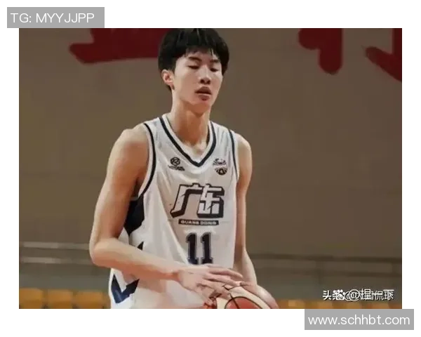 深圳篮球队状态变革引发热议球迷期待新赛季表现提升与挑战