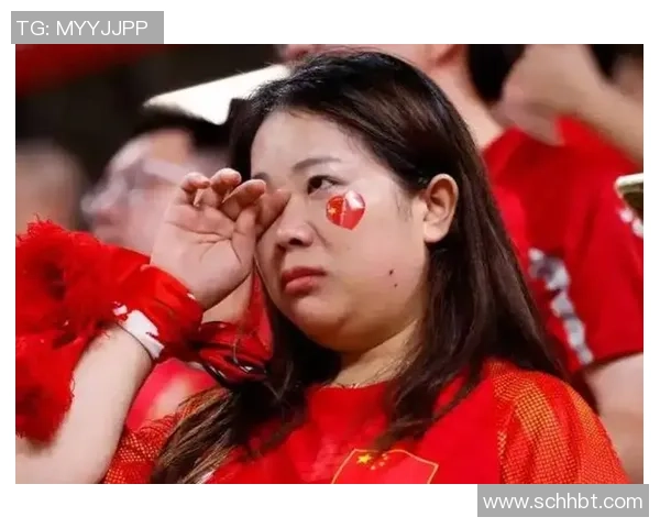 足球巨星退役时泪流满面感人瞬间回顾与球迷的深情告别